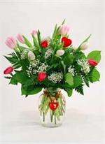 10 Glorious red, pink and white tulips that shows you have a real flair for romance. What a way to make her heart skip a beat this Valentine’s Day.